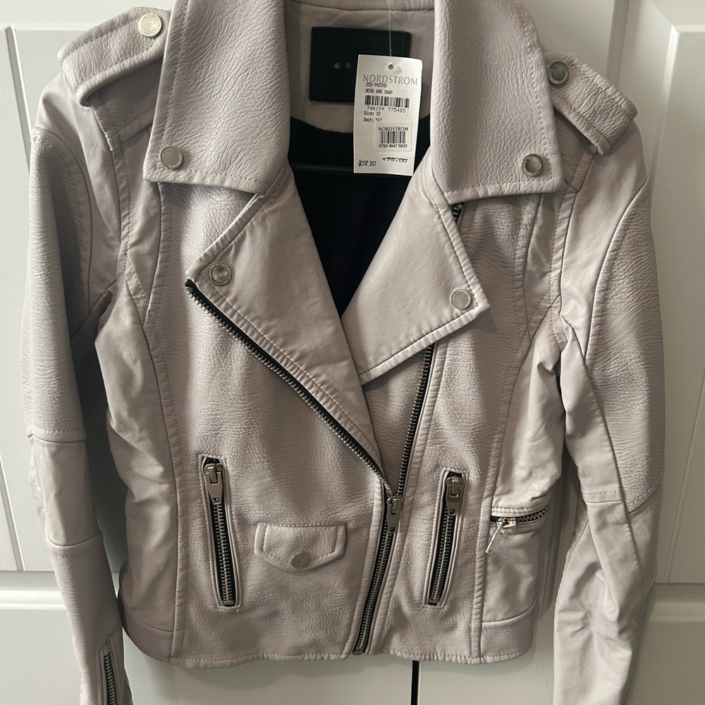 Blank NYC Women's Light Gray Faux Leather Zip-Up Jacket